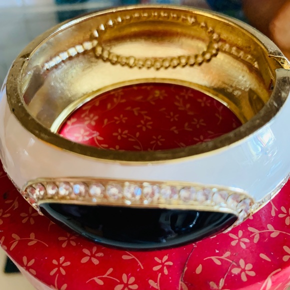 Art Deco Style Cream & Black Crystal Enameled Clamper Bracelet - Picture 4 of 9